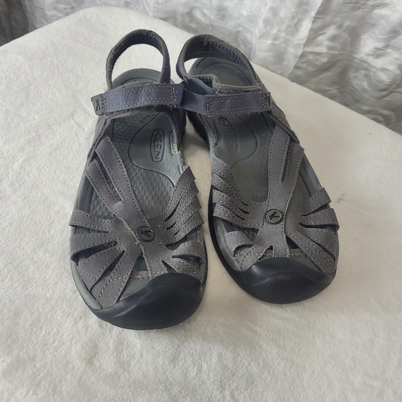 Keen sandals, size 9 - Picture 2 of 9